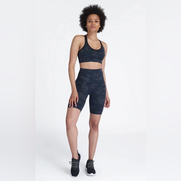 NEW SPANX - Look at Me Now Bike Short - Picture 1 of 9
